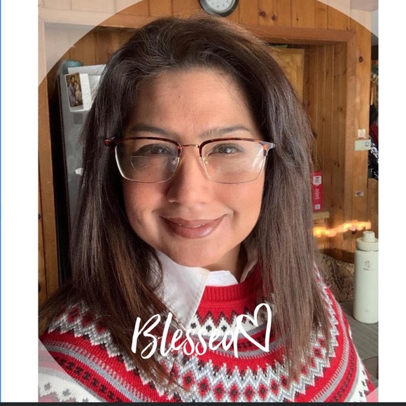 Meet your Posher, Aurora - Picture 2 of 2